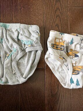 CONSTRUCTION BOYS' SIZE 4 2-PACK 100% COMBED COTTON BRIEF UNDERWEAR